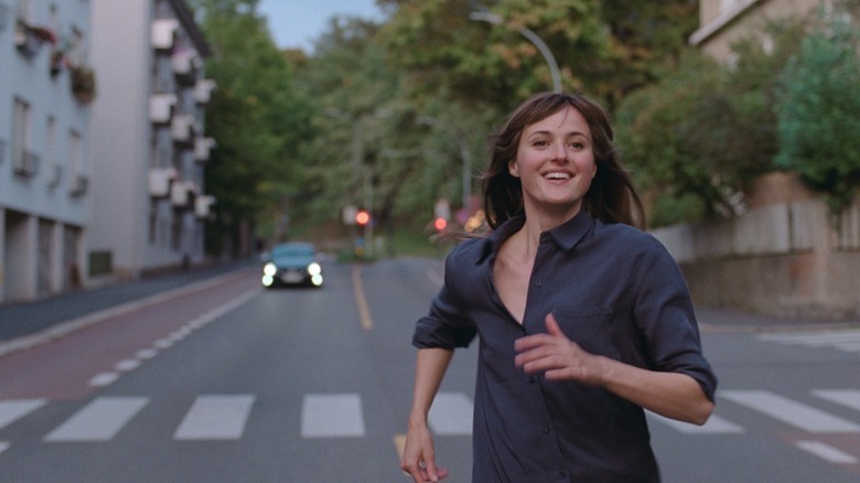 Julie running down the street in The Worst Person in the World