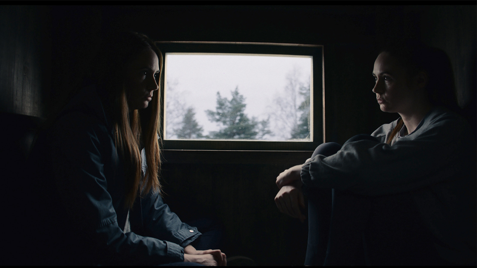 Dual Review: Karen Gillan Tries To Kill Her Double In Riley Stearns' Dark Comedy [Sundance 2022] - /Film