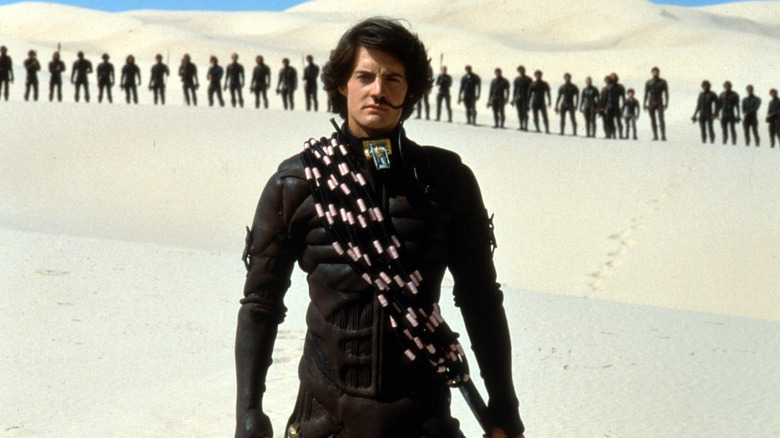 Paul Atreides marching in the desert surrounded by his soldiers in Dune