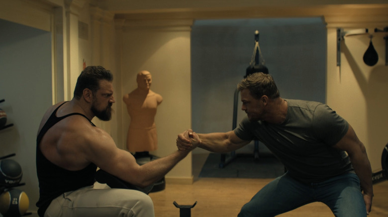 Olivier Richters' Paul Van Hoven arm wrestles with Alan RItchson's Jack Reacher in Reacher