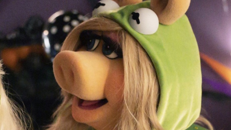 Miss Piggy dressed up as Kermit