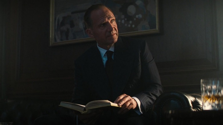 Ralph Feinnes as M reads a book