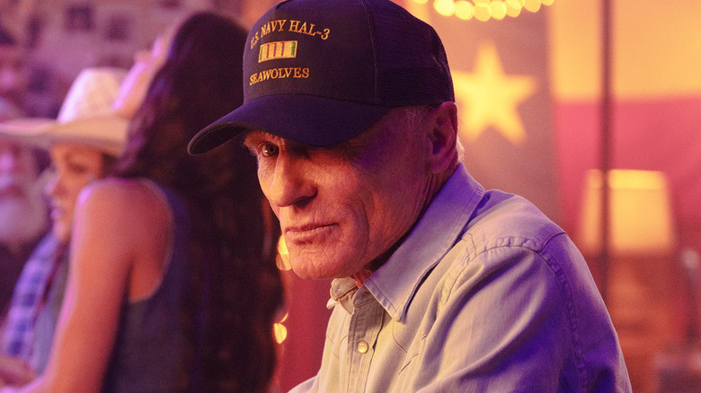Ed Harris' Everett McKinney sits at a bar in Dutton Ranch