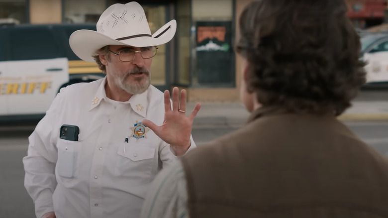 Joe Cross (Joaquin Phoenix) confronts Ted Garcia (Pedro Pascal) in the streets in Eddington