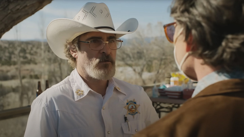 Ted Garcia (Pedro Pascal) chastises Joe Cross (Joaquin Phoenix) on an outdoor patio in Eddington