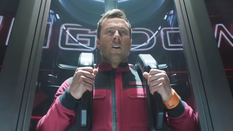 Ben Richards holding on to a restraint in The Running Man trailer