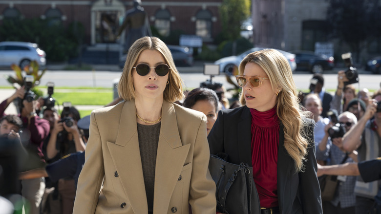 Jessica Bell in the role of Chloe Taylor and Elizabeth Banks in the role of Nikki McCainch in the best sister