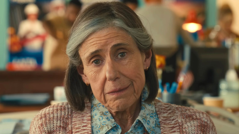 Estelle vertelt het zoals het in Ella McCay is