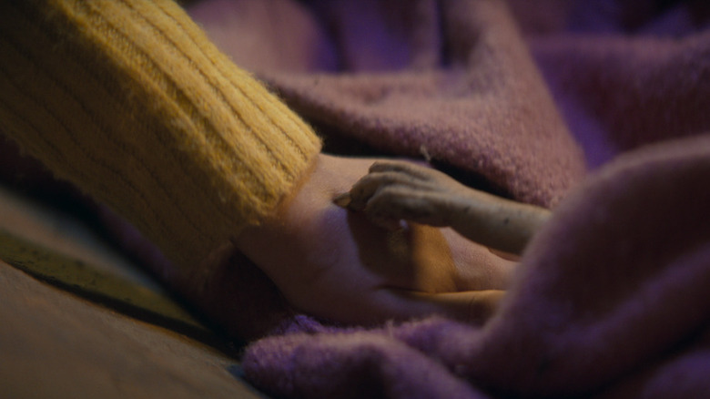 Baby elf hand in Elves