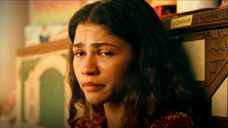 Rue talks to lexi in her bedroom