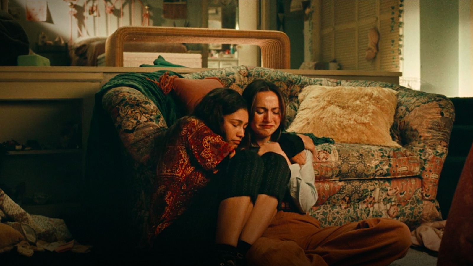 Euphoria Season 2 Ending Explained The Tangled Web Of Lost Girls And Lies