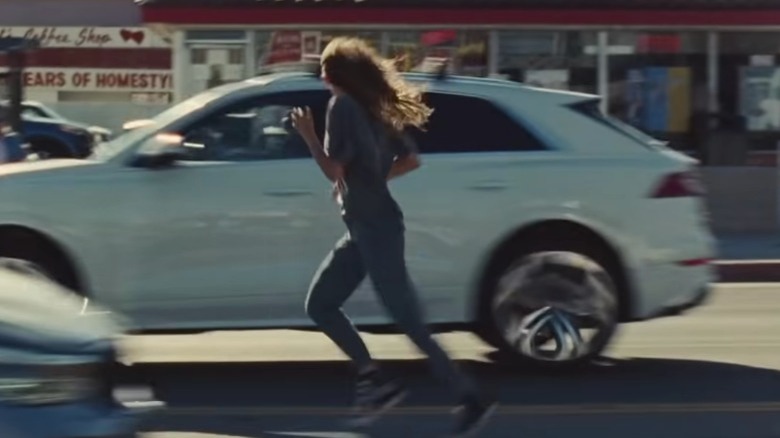 Rue running in traffic