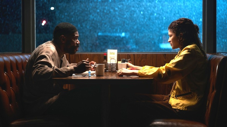 జెండయా మరియు కోల్మన్ డొమింగో పాత్రలు యుఫోరియాలో డైనర్‌లో సంభాషించాయి