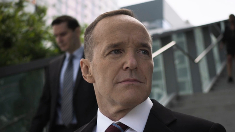 Agents of SHIELD cast pose