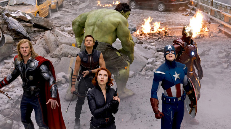 Thor, Hawkeye, Black Widow, Hulk, Captain America, and Iron Man form a circle in The Avengers