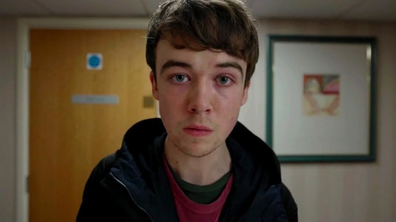 Alex Lawther in hotel Black Mirror