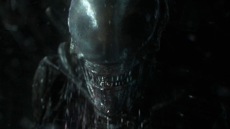 A Xenomorph grinning in Alien: Covenant
