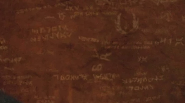 Wall carvings in Obi-Wan Kenobi episode 5