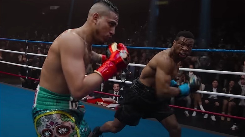 Damian Anderson punches Felix Chavez