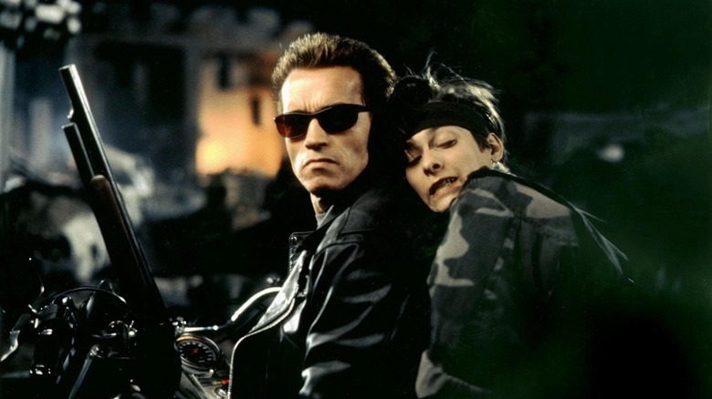 Arnold Schwarzenegger and Edward Furlong ride motorcycle in Terminator 2