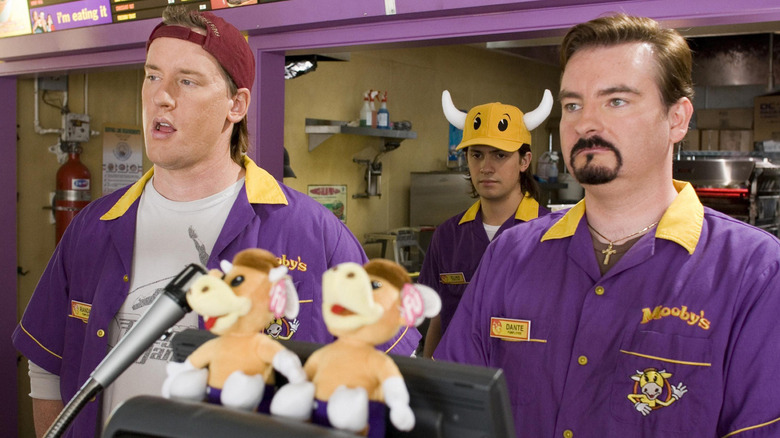 Randal (Jeff Anderson) and Dante (Brian O'Halloran) working at Mooby's in Clerks II