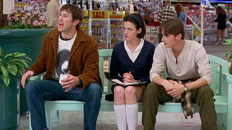 Brodie (Jason Lee), Tricia (Renee Humphrey), and TS (Jeremy London) sit on a bench in Mallrats