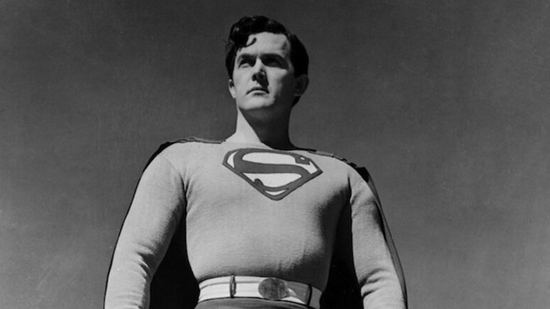 Superman (Kirk Alyn) stands sternly in Superman (1948)