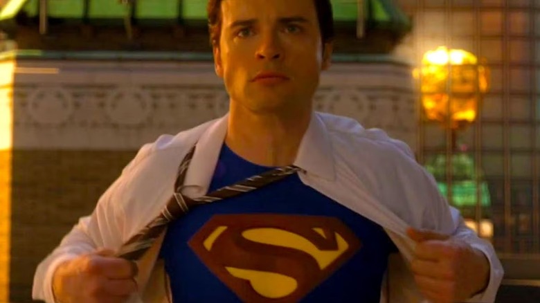 Superman (Tom Welling) rips open his shirt to reveal his costume in Smallville