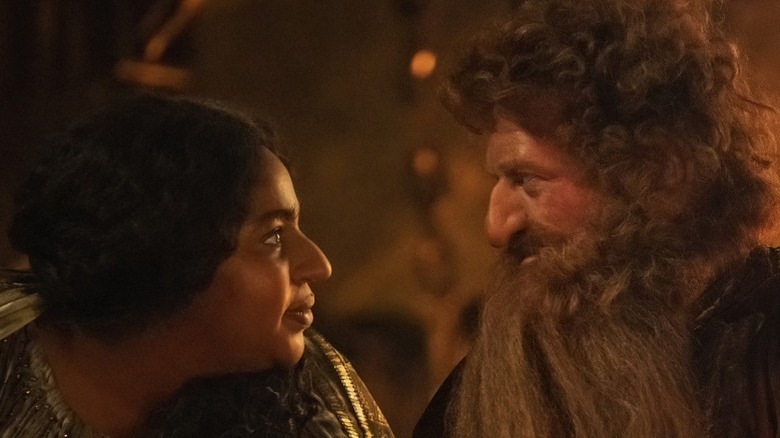 Disa looking at Durin