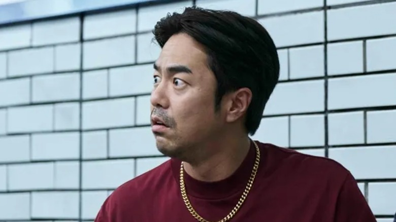 Choi Woo-seok is baffled after he sees the Recruiter in Squid Game