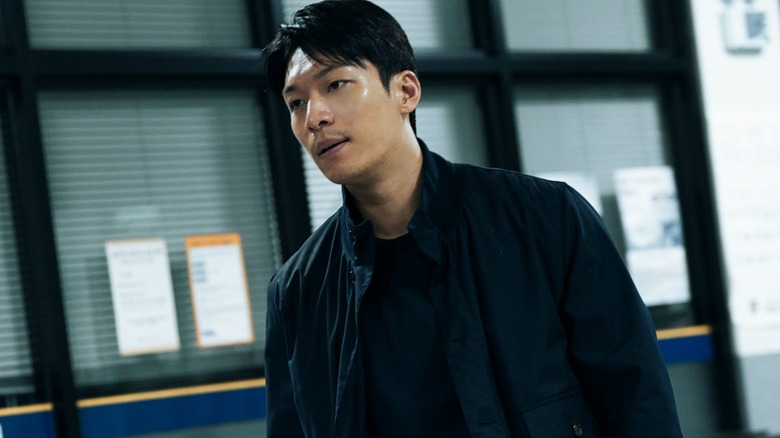 Jun-ho looks exasperated after being unable to convince his superiors in Squid Game