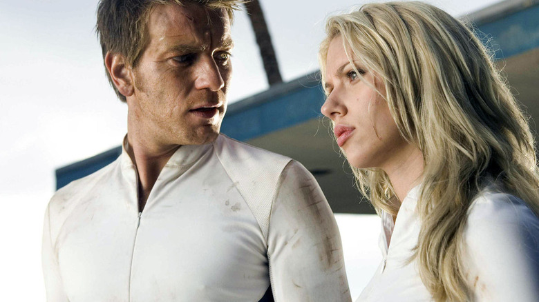 Ewan McGregor and Scarlett Johansson in THE ISLAND