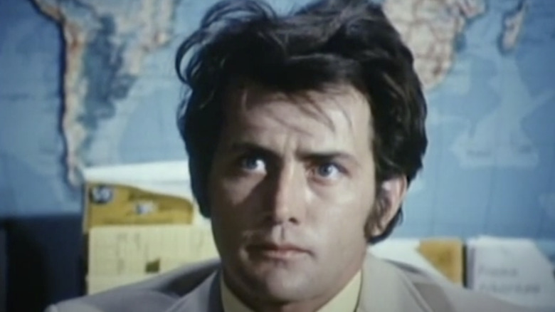 Timothy Drew (Martin Sheen) talks in Pursuit