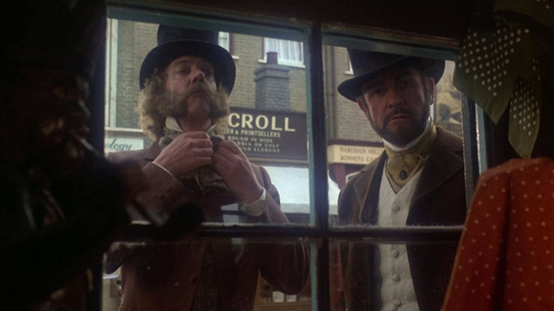Pierce (Sean Connery) and Agar (Donald Sutherland) look inside a shop window in The Great Train Robbery