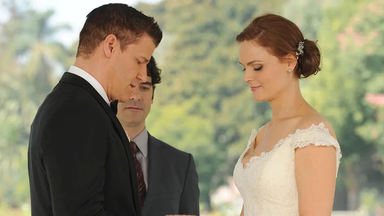 David Boreanaz as Booth marries Emily Deschanel as Brennan in Bones