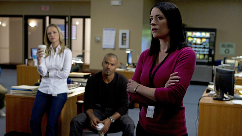 Criminal Minds' JJ, Morgan, and Prentiss standing in bullpen