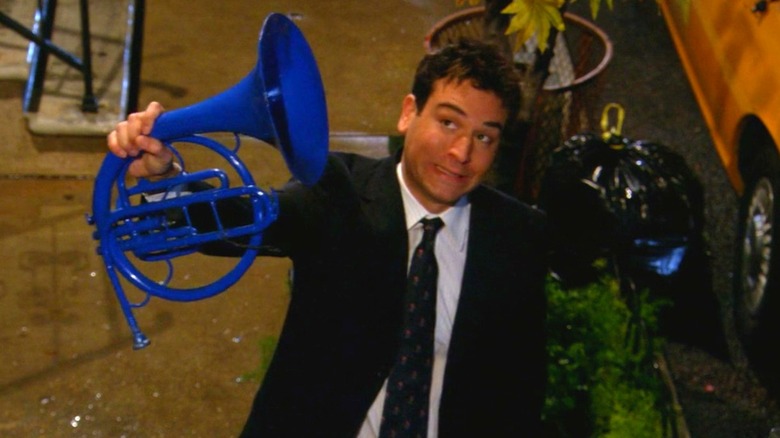 Ted brings Robin the blue French horn