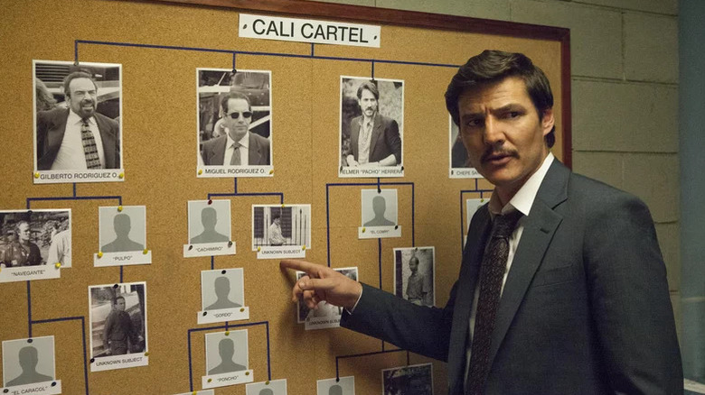 Pedro Pascal as Javier Peña with the Cali cartel organization chart on Narcos