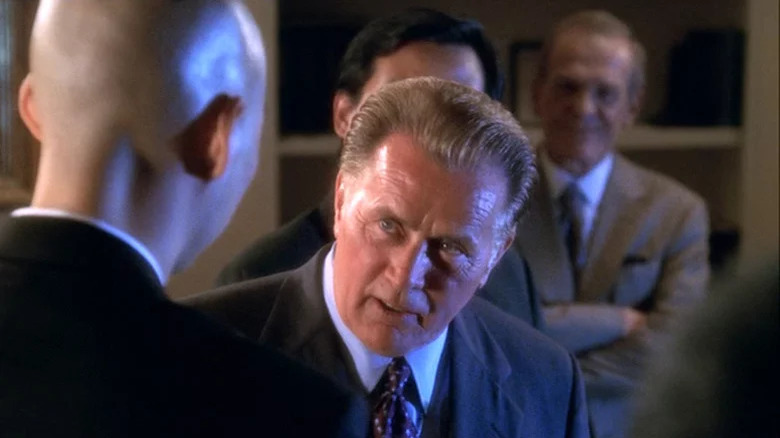 Bartlet greets the Korean pianist