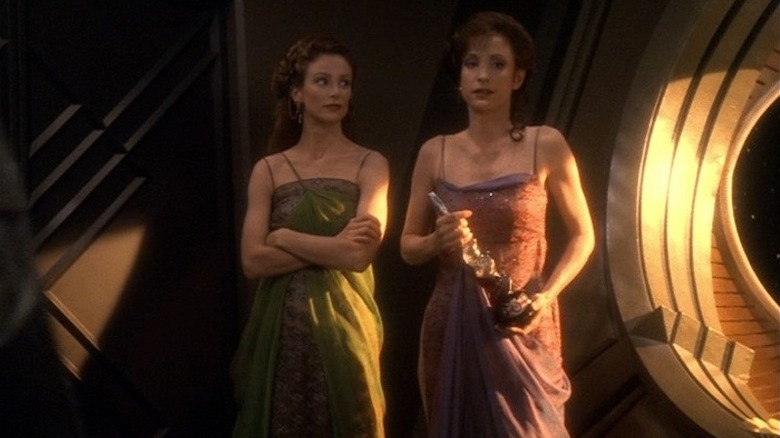 Leslie Hope and Nana Visitor as Kira Meru and Major Kira Nerys in Star Trek: Deep Space Nine