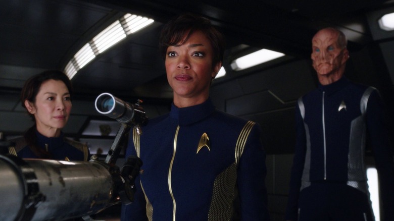 Michael Burnham standing between Captain Georgiou and Saru on Star Trek: Discovery