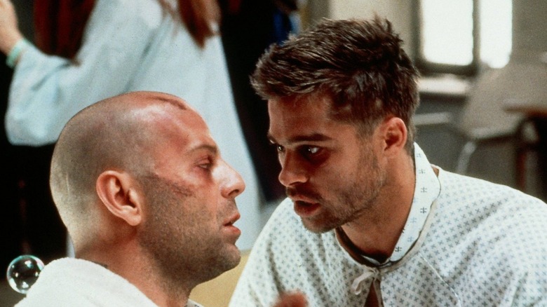 Bruce Willis, Brad Pitt in 12 Monkeys