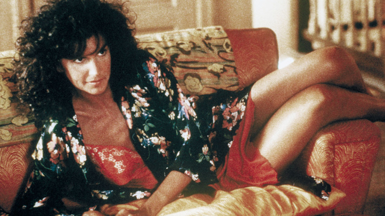 Mercedes Ruehl lounges on couch Fisher King