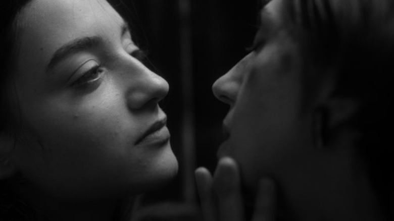 Zar Amir Ebrahimi as Angine and Luàna Bajrami as Malaise prepare to kiss in Two People Exchanging Saliva