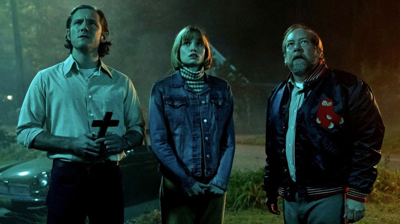 Ben, Susan, and Matt look up at something in Salem's Lot (2024)