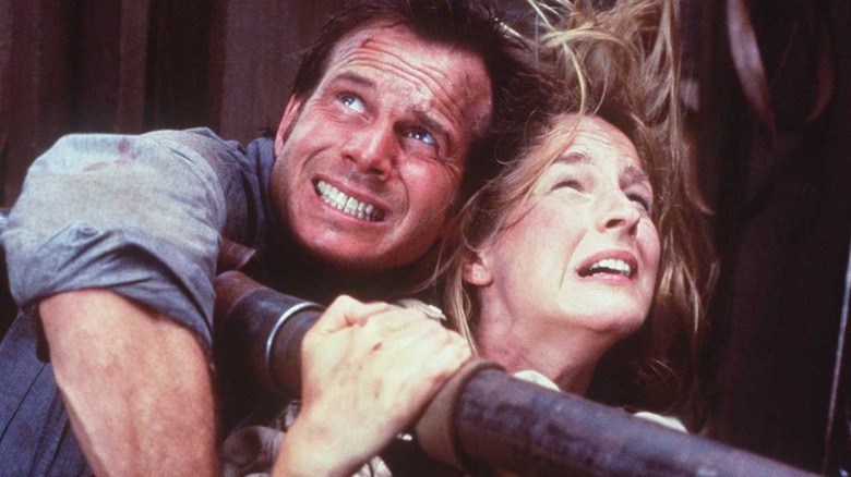 Bill Paxton and Helen Hunt in Twister