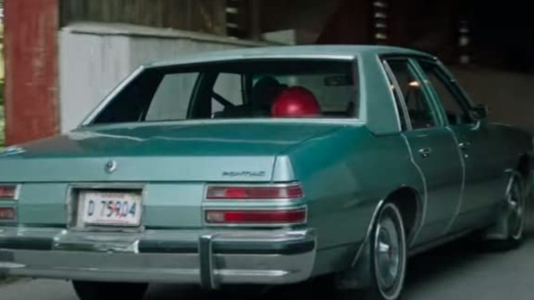 Red balloon in car in It