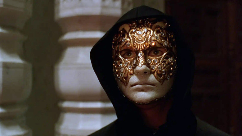 Eyes Wide Shut, mask