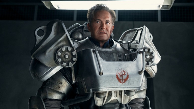 Kyle MacLachlan's Hank MacLean wearing a power armor suit on Fallout