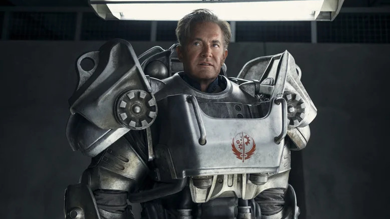 Kyle MacLachlan's Hank MacLean wearing power armor on Fallout
